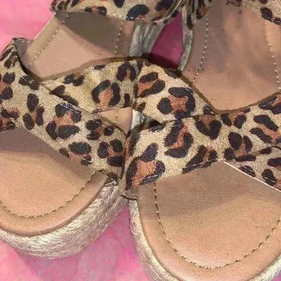 Bonnibel Leopard Sandals 7.5 - Picture 4 of 9